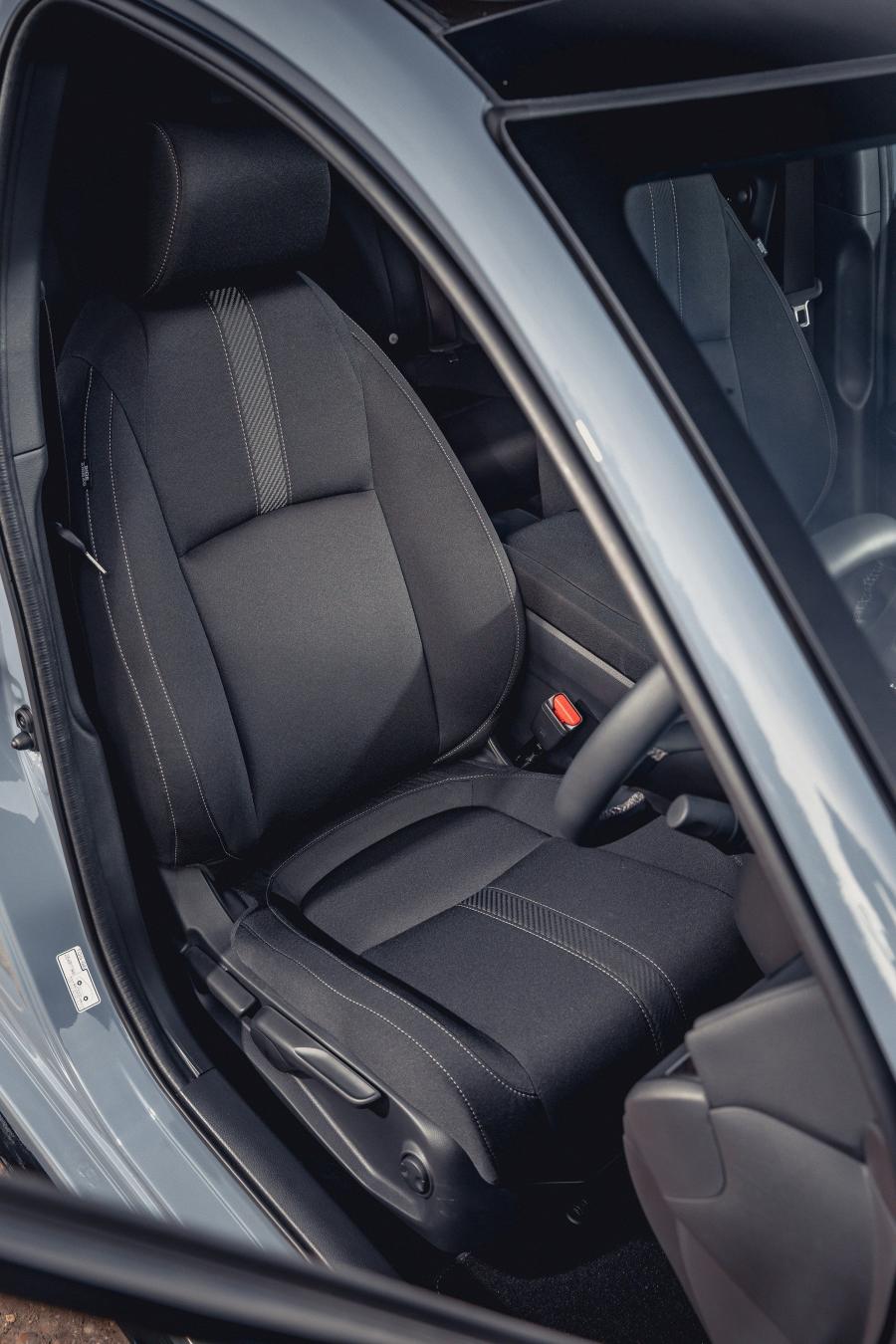 Интерьер Honda Civic Sport Hatchback 2017 года  (UK) (фото 7 из 40)
